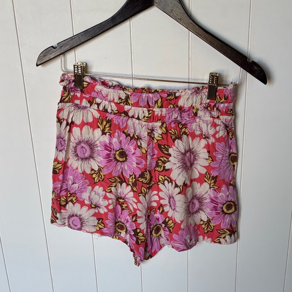 Lily Rose Floral shorts! Small